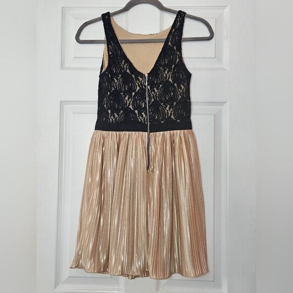 Rewind juniors black & gold tank dress with zippered back size S‎ - Picture 3 of 8
